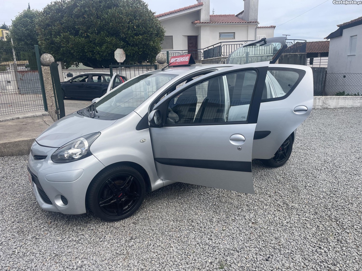 Toyota Aygo 1.0 Dynamic — fotografia 2