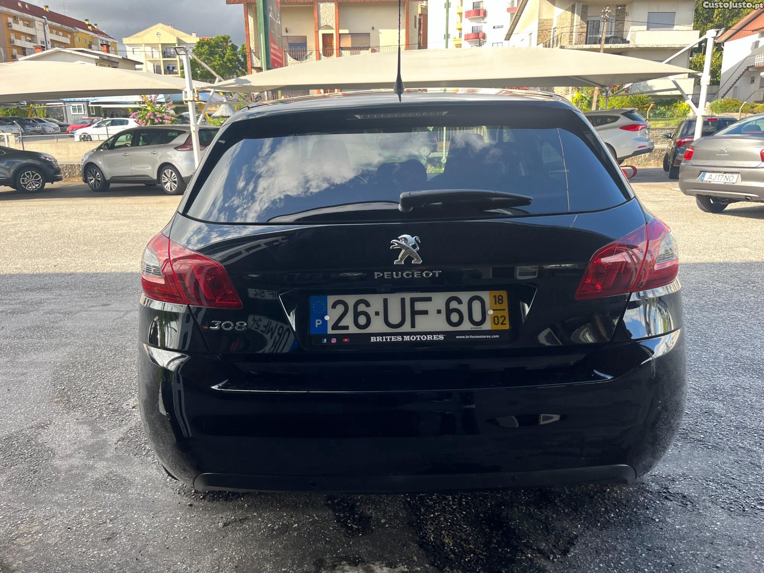 Peugeot 308 1.2 130 Allure — fotografia 17