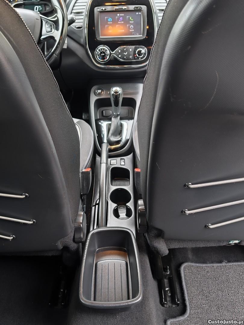 Renault Captur dCi 90 EDC Dynamique — fotografia 6