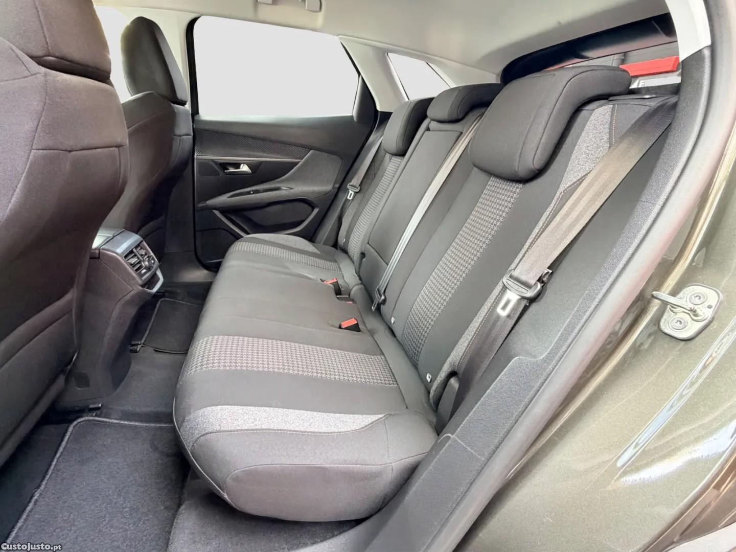 Peugeot 3008 1.5 BlueHDi Active Pack — fotografia 5