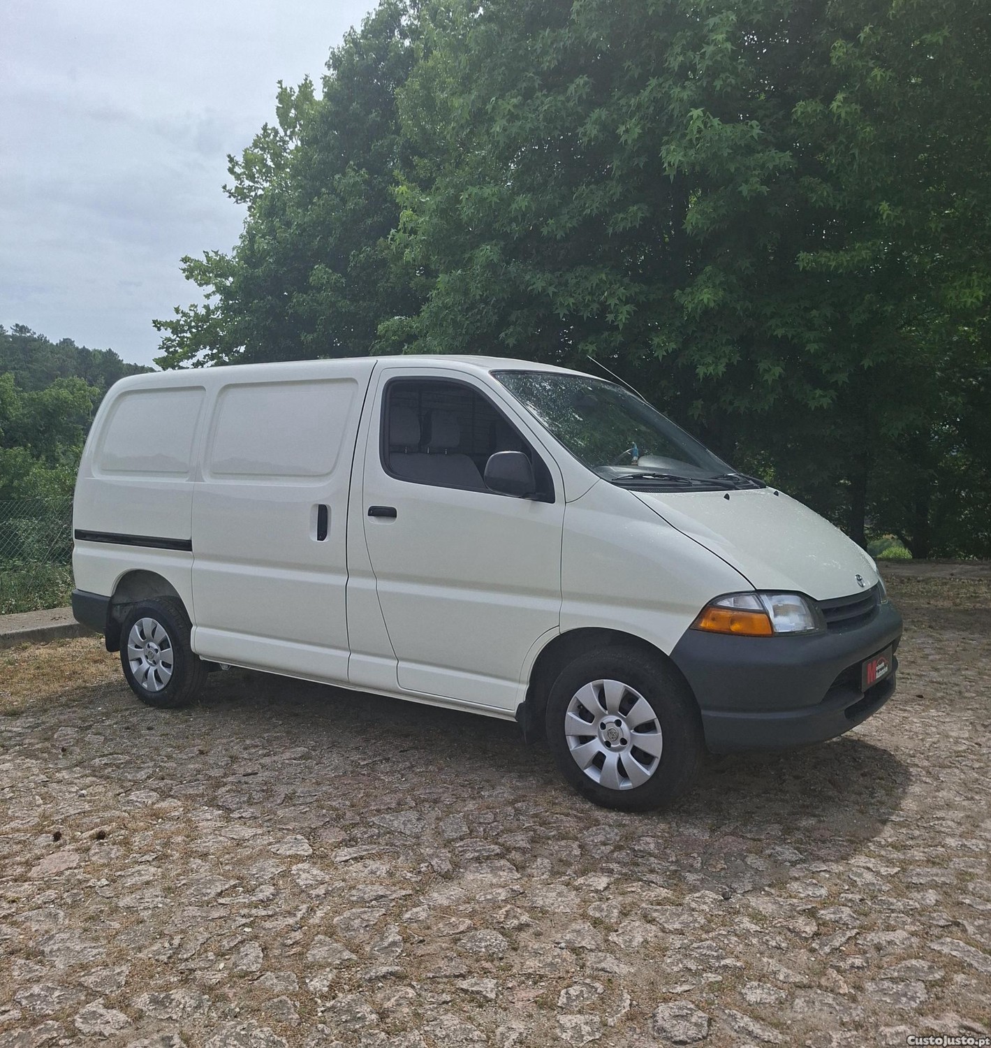 Toyota Hiace 2.4D — fotografia 2