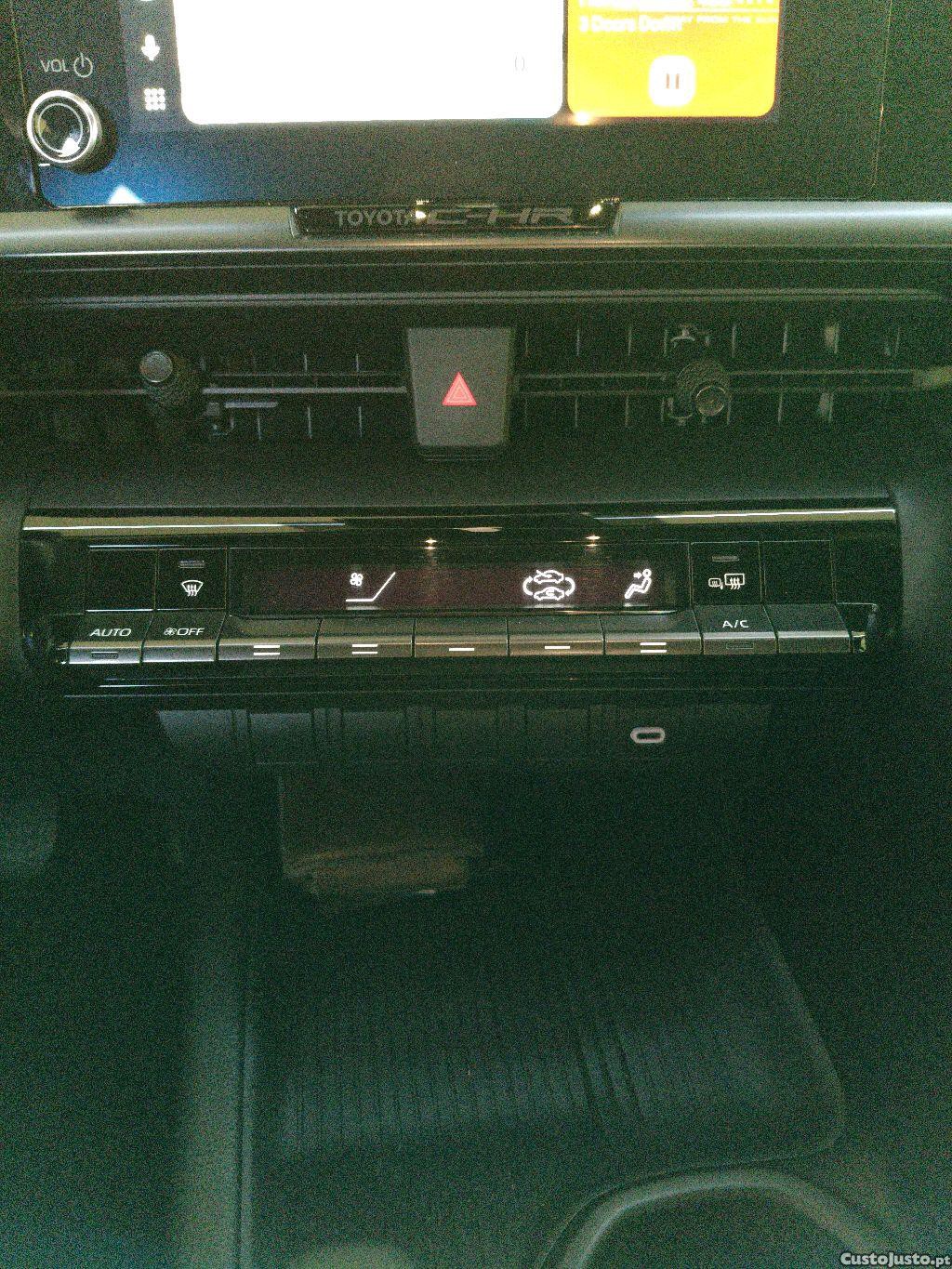 Toyota C-HR 1.8 Hybrid Comfort — fotografia 3