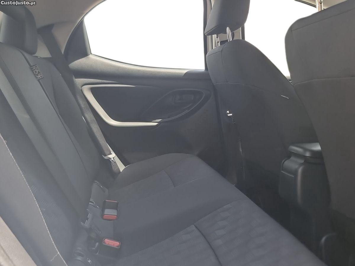 Toyota Yaris 1.5 HDF Comfort Plus — fotografia 9
