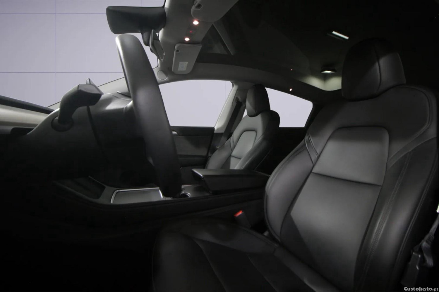 Tesla Model Y Standard — fotografia 8