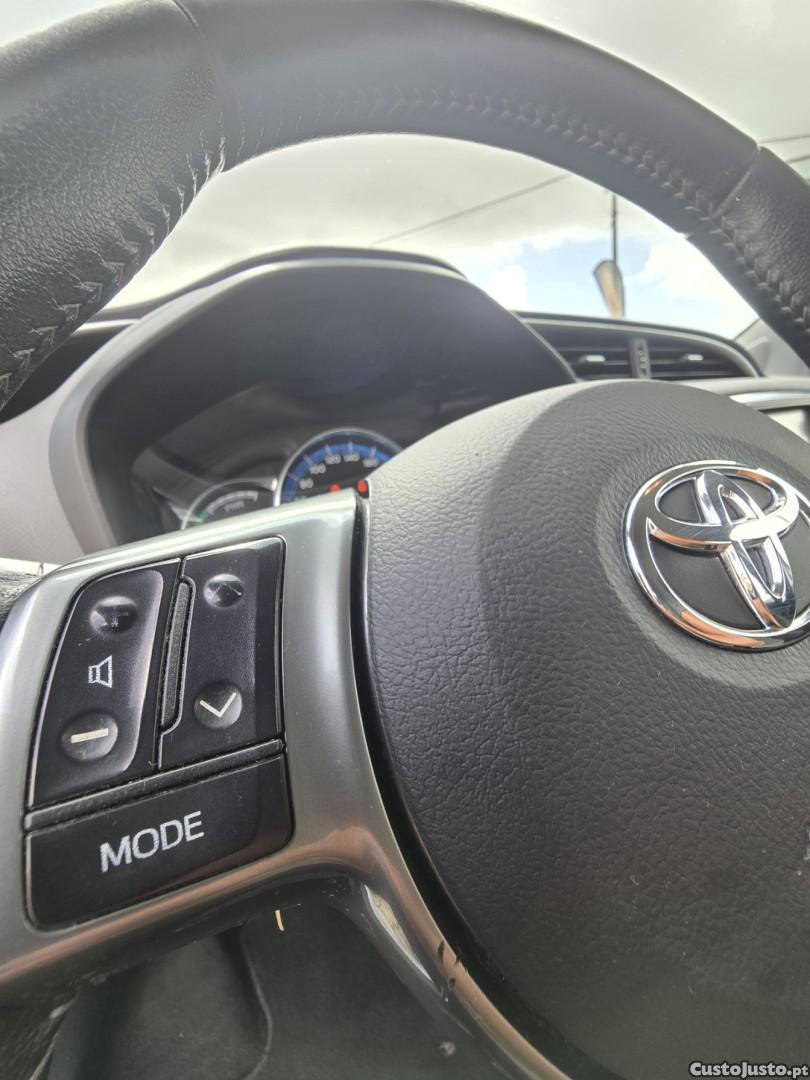 Toyota Yaris 1.5 HSD Comfort — fotografia 3