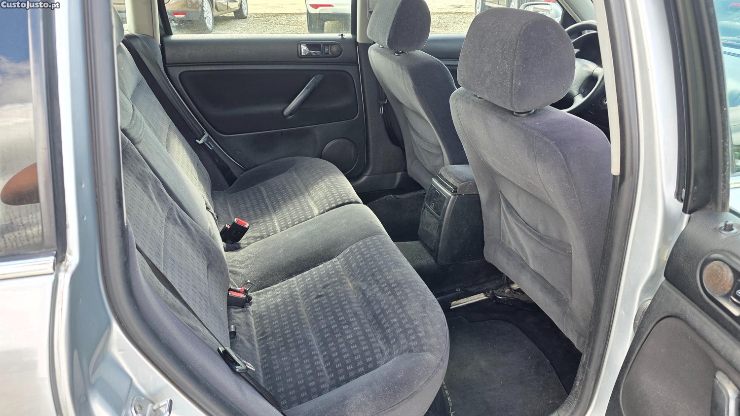 Volkswagen Passat Variant 1.9 TDI 100cv — fotografia 4