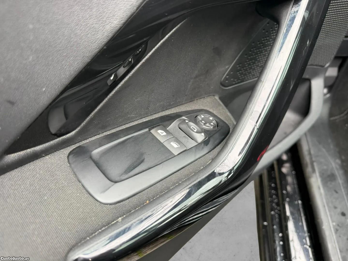 Peugeot 208 1.2 PureTech Allure — fotografia 4