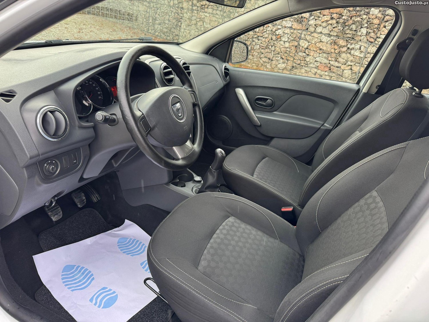 Dacia Logan 1.5 dCi Confort — fotografia 7