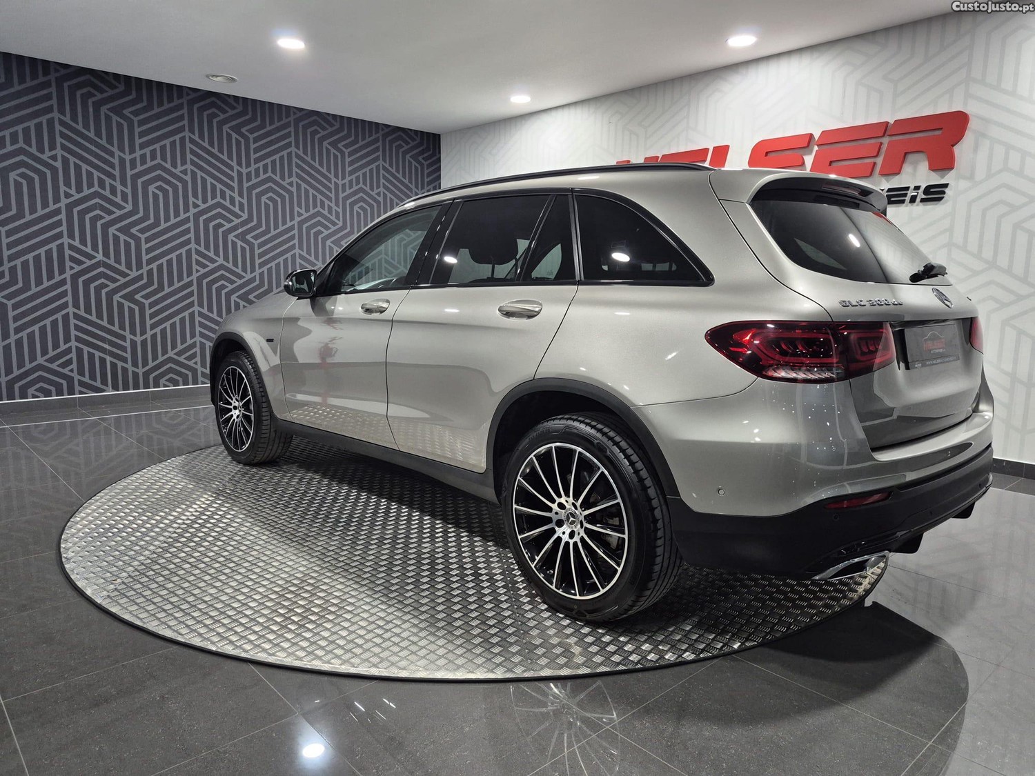 Mercedes-Benz GLC 300 de 4Matic 9G-TRONIC AMG Line — fotografia 8