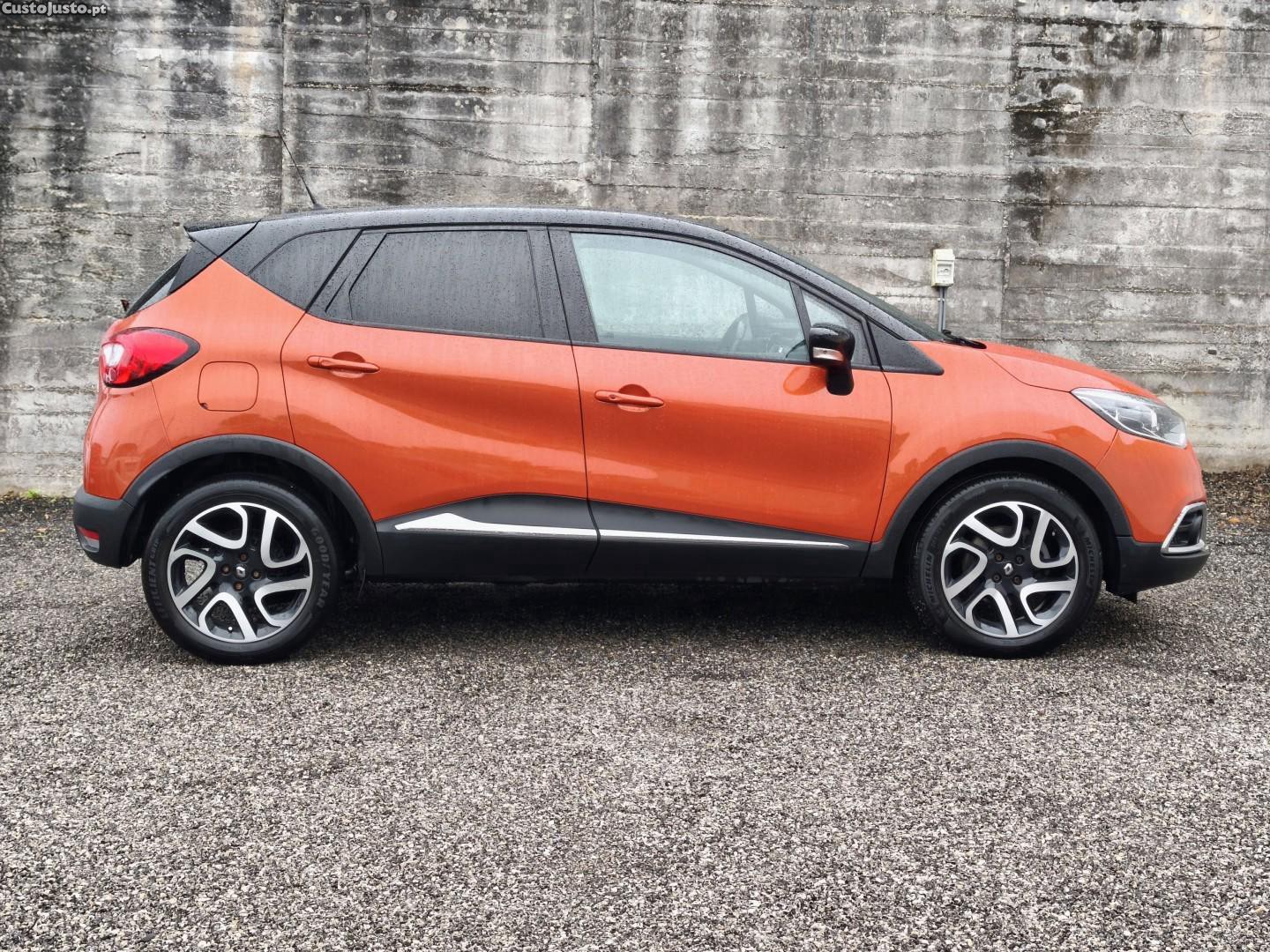 Renault Captur dCi 90 EDC Dynamique — fotografia 15