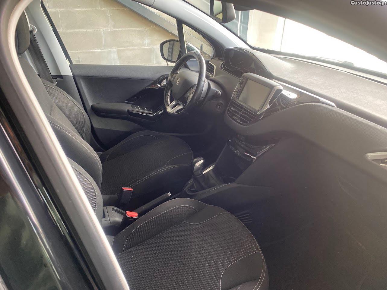 Peugeot 208 1.6 Hdi — fotografia 4