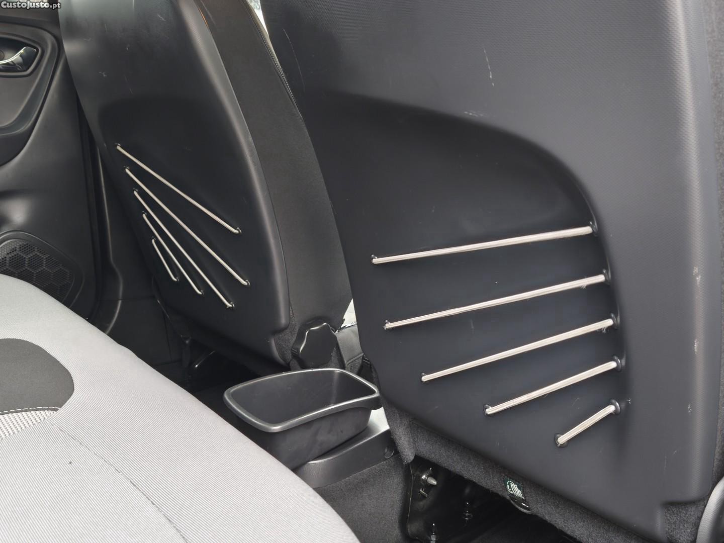 Renault Captur dCi 90 EDC Dynamique — fotografia 4