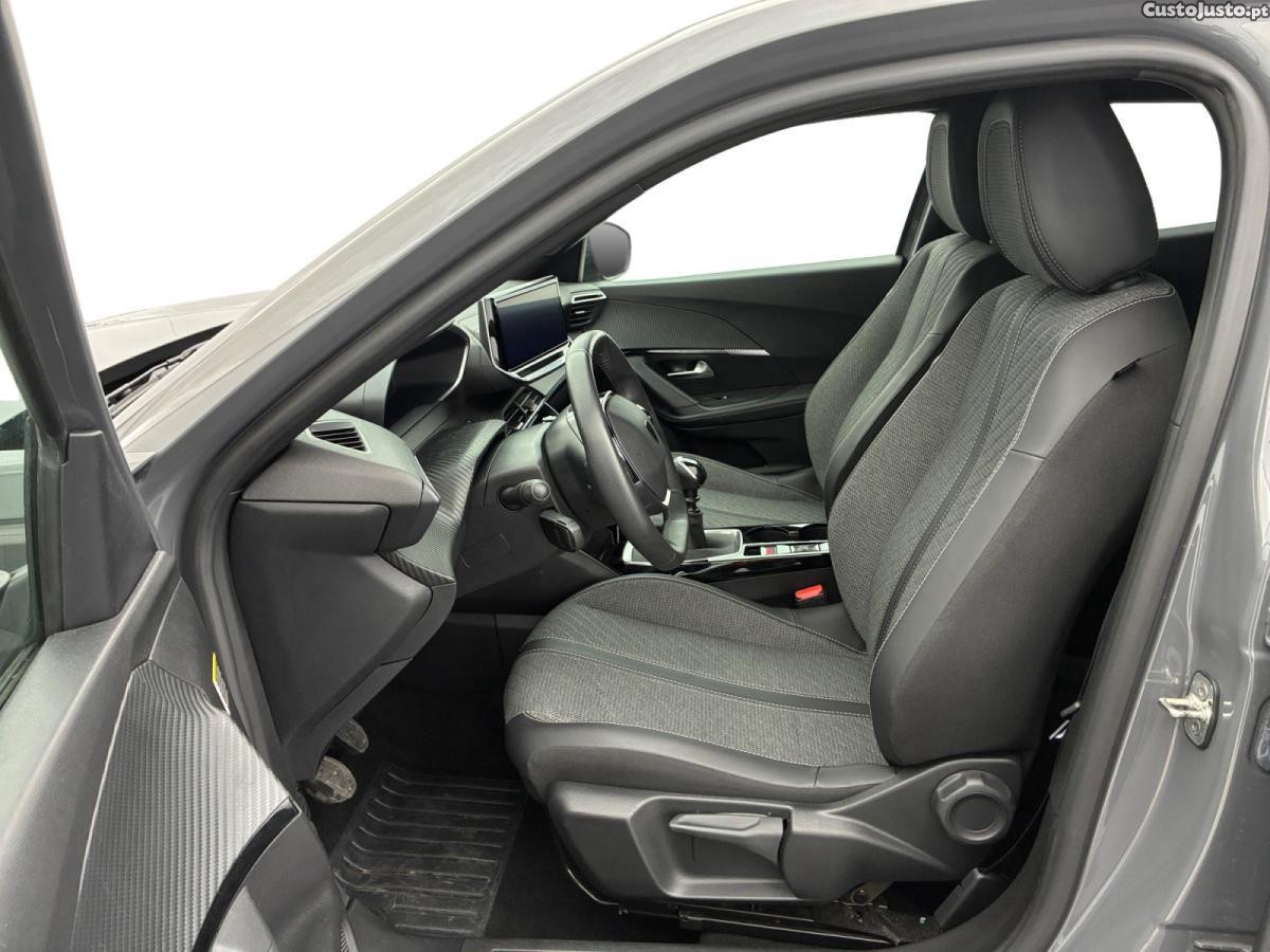 Peugeot 2008 1.2 PureTech Allure — fotografia 7