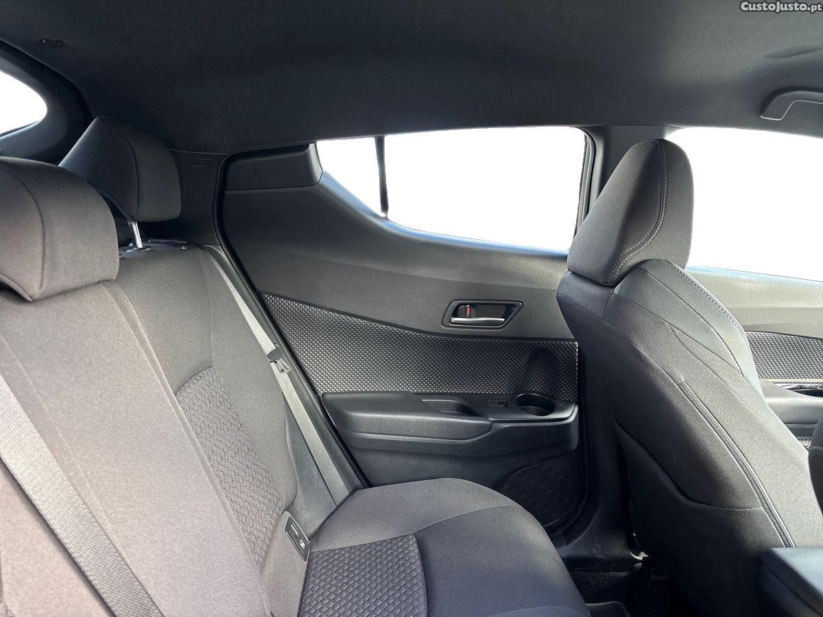 Toyota C-HR 1.8 Hybrid Square Collection — fotografia 10