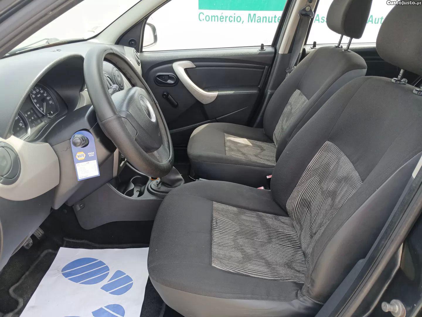 Dacia Sandero 1.2 16v confort — fotografia 9