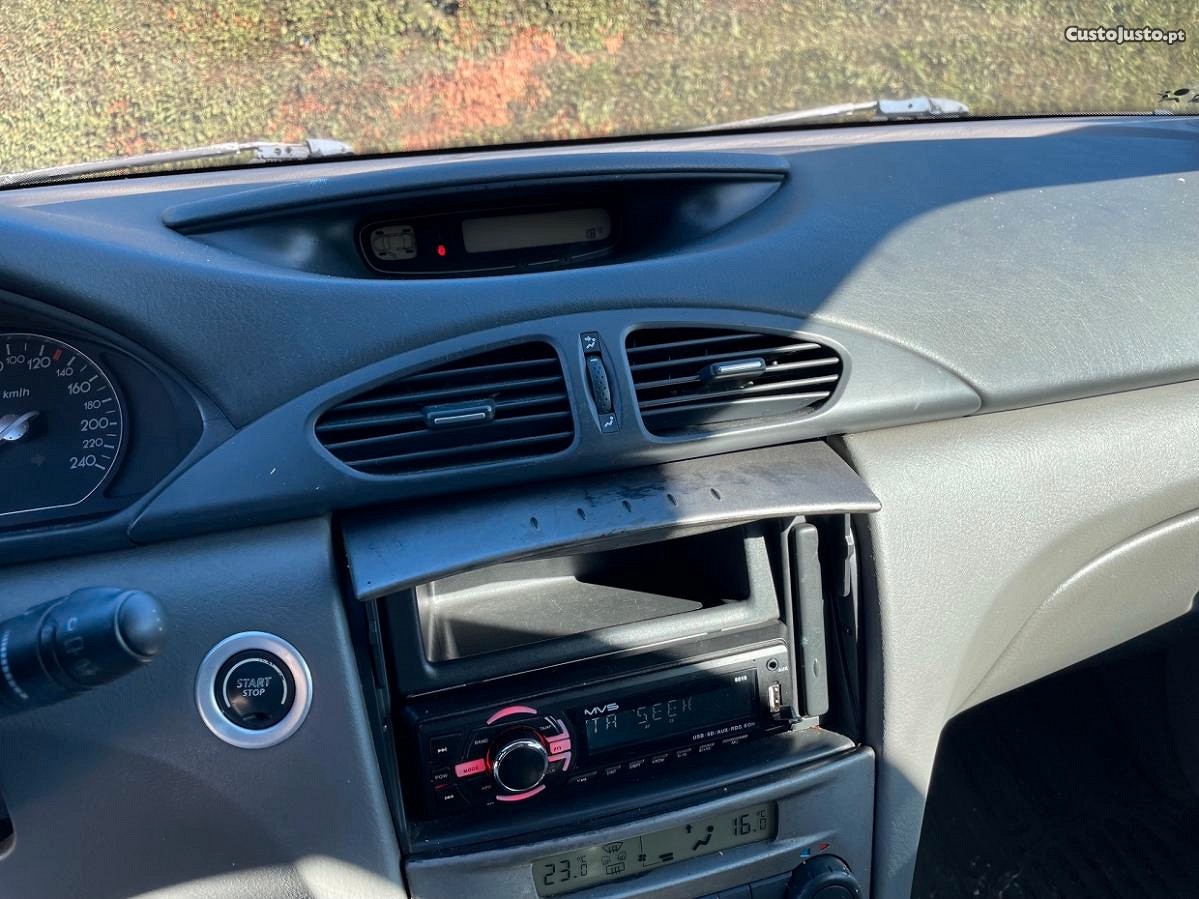 Renault Laguna 1.9 DCi — fotografia 6