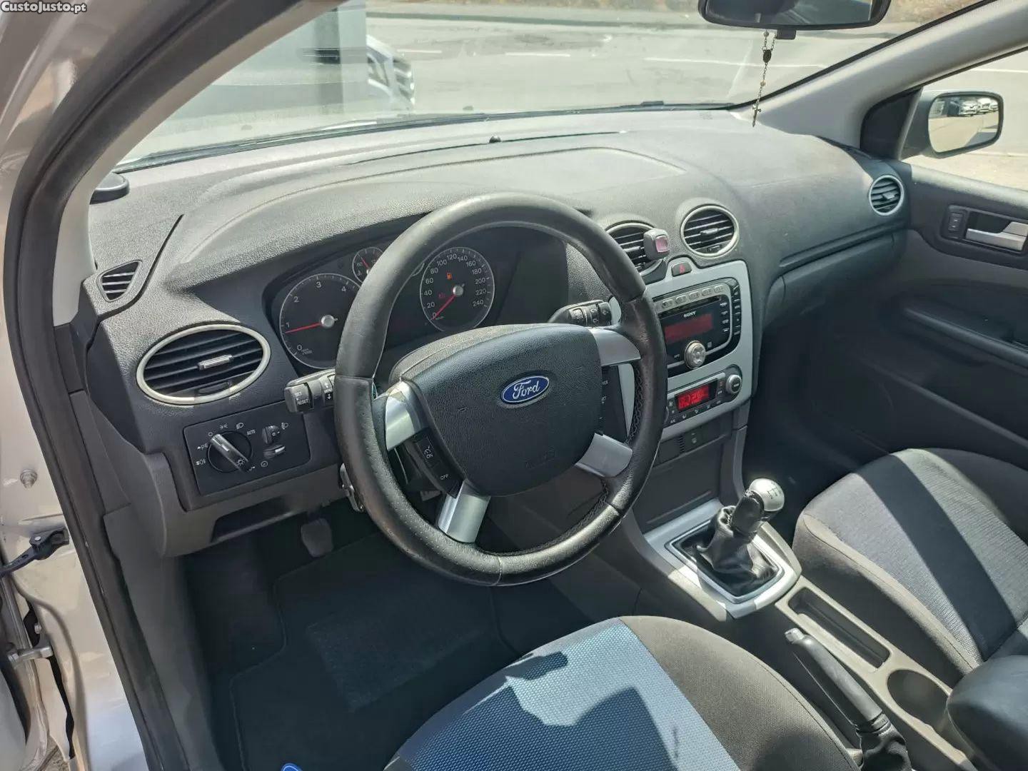 Ford Focus 1.6 tdci connection — fotografia 6