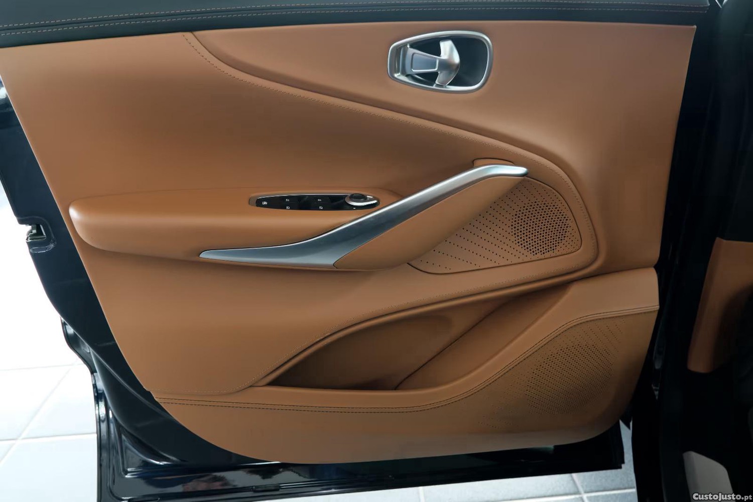 Aston Martin  4.0 V8 - 21 foto 5