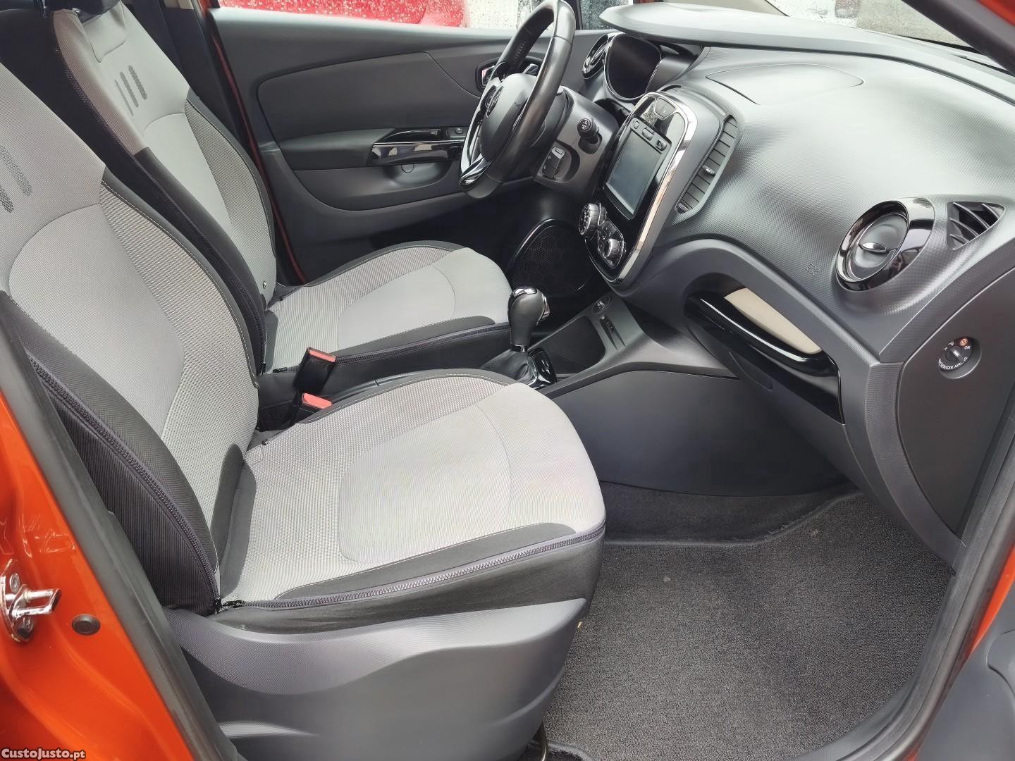 Renault Captur dCi 90 EDC Dynamique — fotografia 7