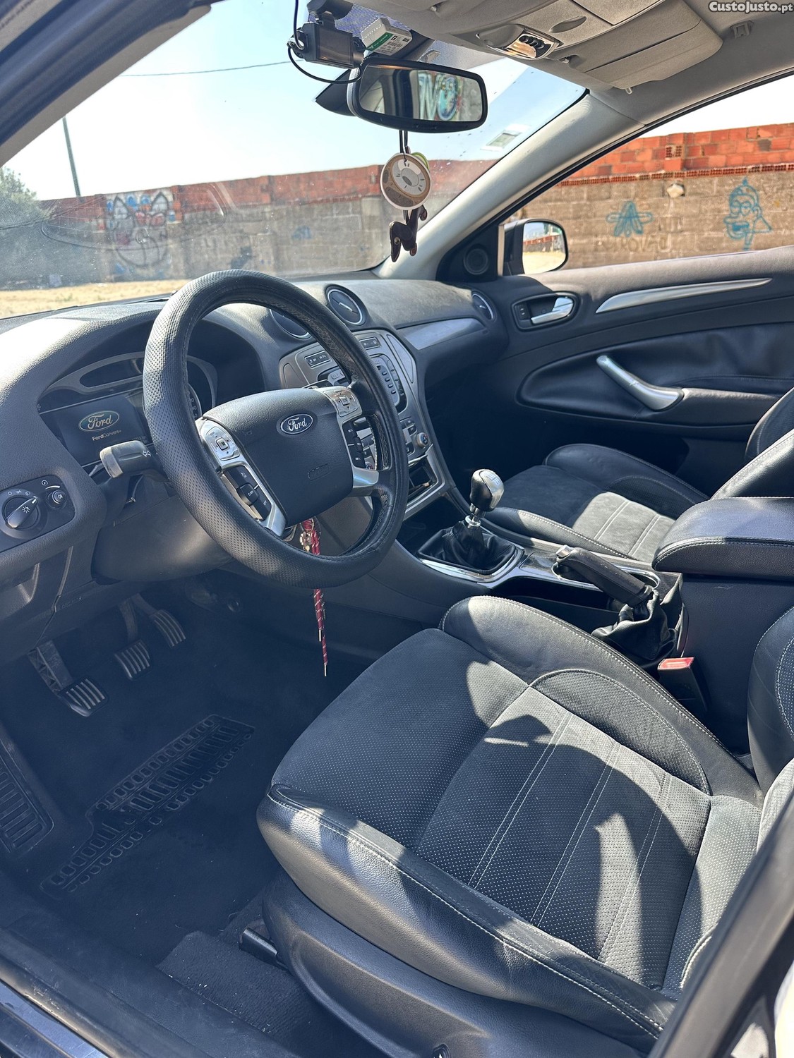 Ford Mondeo 1.8 TDCI — fotografia 3