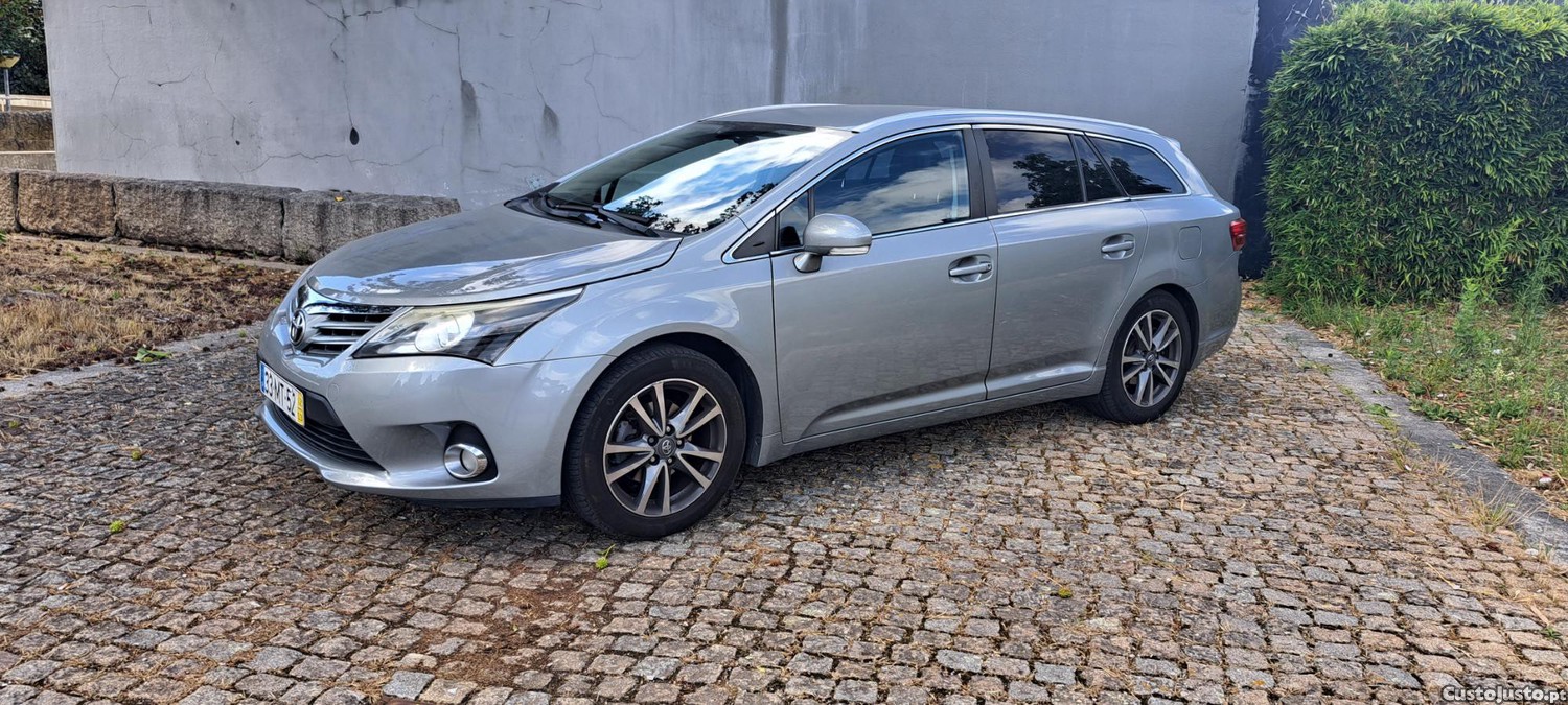 Toyota Avensis SW 2.0 D-4D Luxury + Navi 124 cv (nacional) — fotografia 6