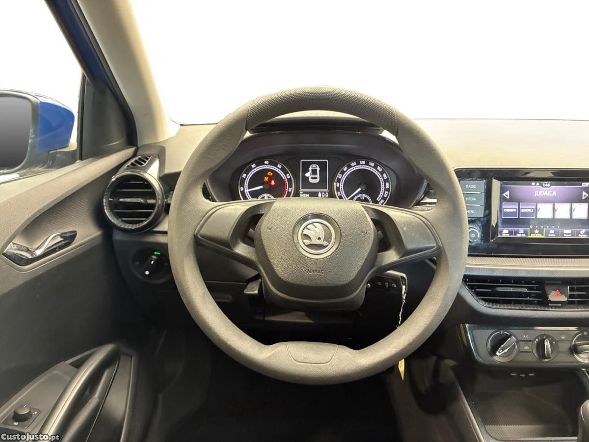 Skoda Fabia 1.0 Active — fotografia 5