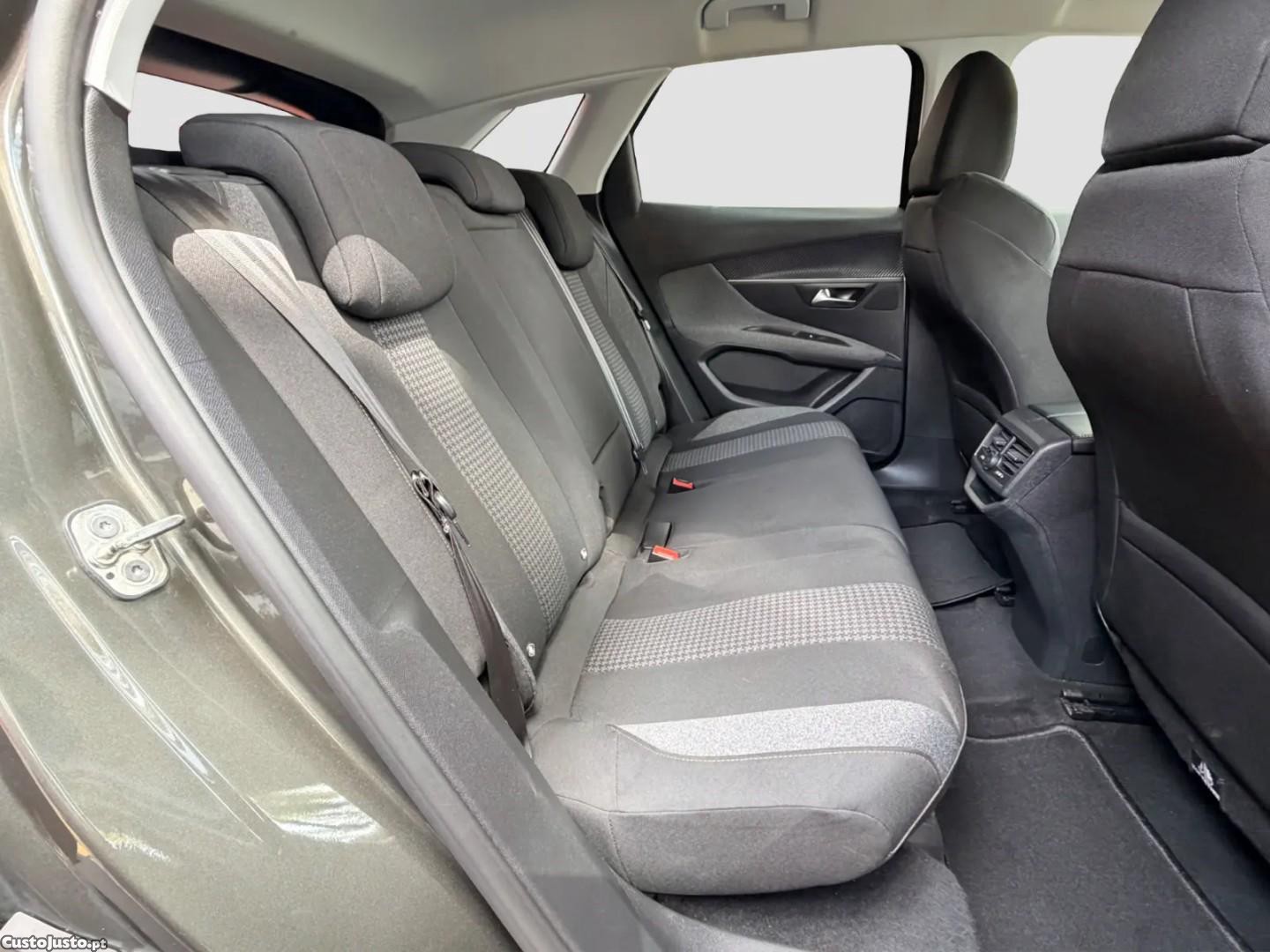 Peugeot 3008 1.5 BlueHDi Active Pack — fotografia 2