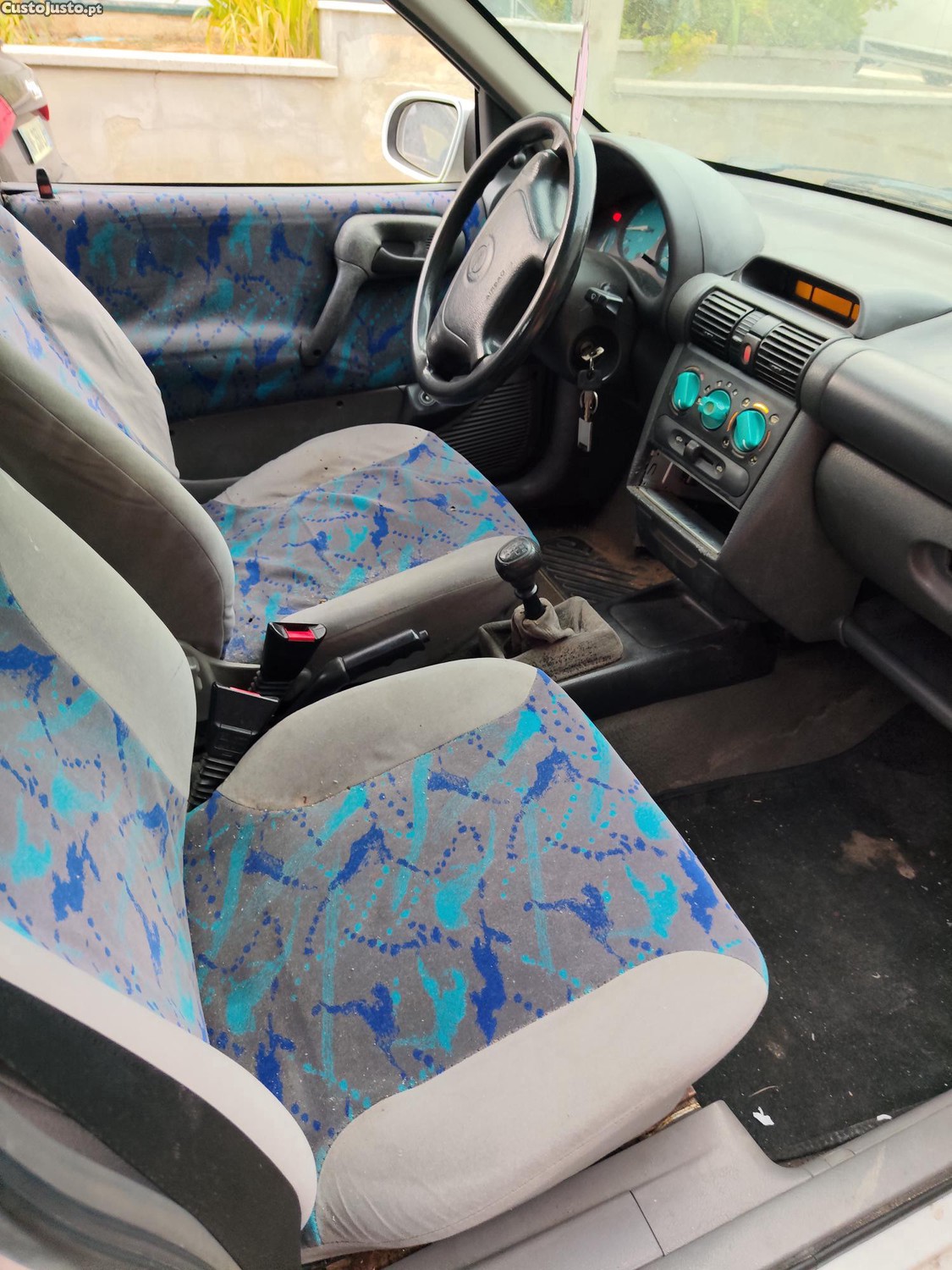 Opel Corsa 1.2i — fotografia 3