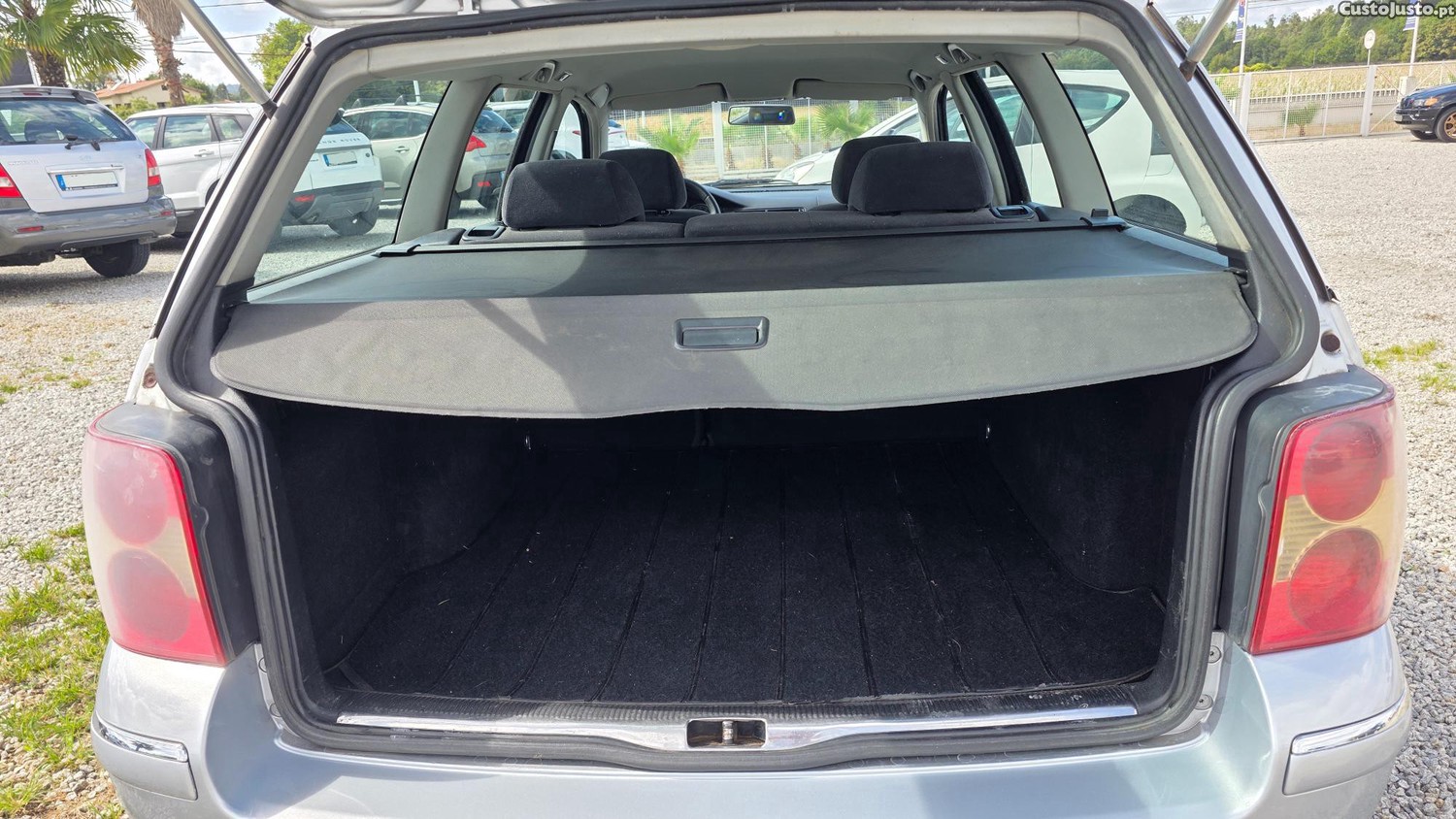 Volkswagen Passat Variant 1.9 TDI 100cv — fotografia 2