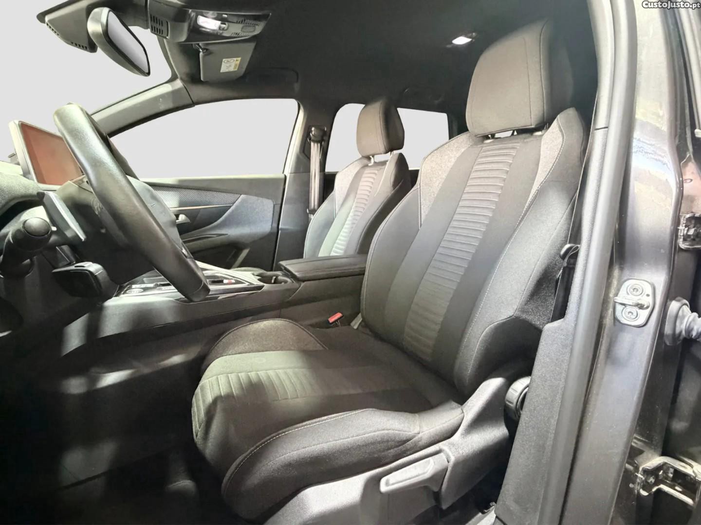 Peugeot 5008 1.2 PureTech Allure Pack EAT8 — fotografia 5