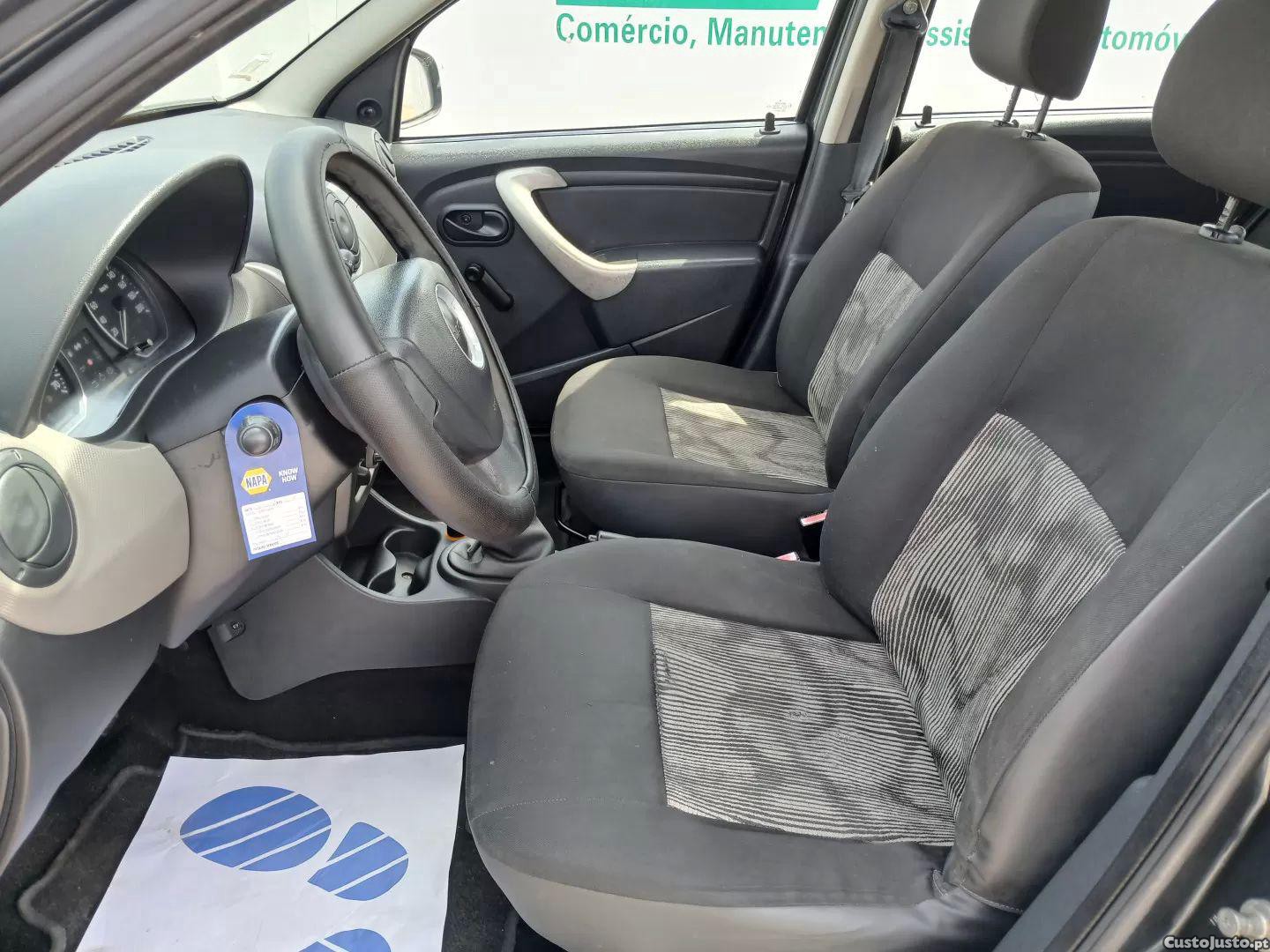 Dacia Sandero 1.2 16v confort — fotografia 8