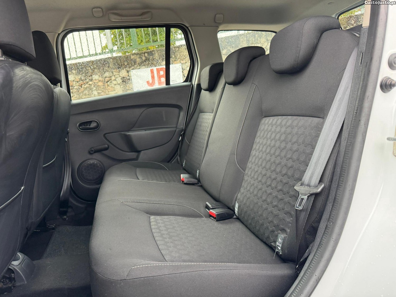 Dacia Logan 1.5 dCi Confort — fotografia 2