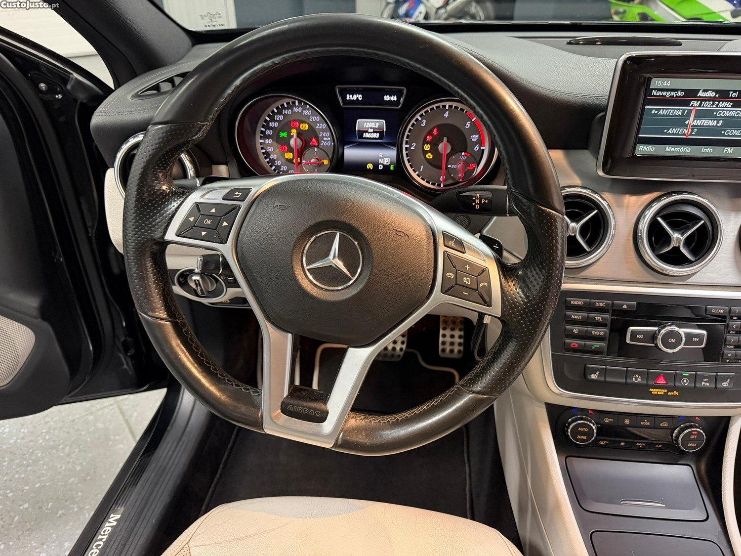 Mercedes-Benz GLA 220 CDI 7G-DCT AMG Line — fotografia 11