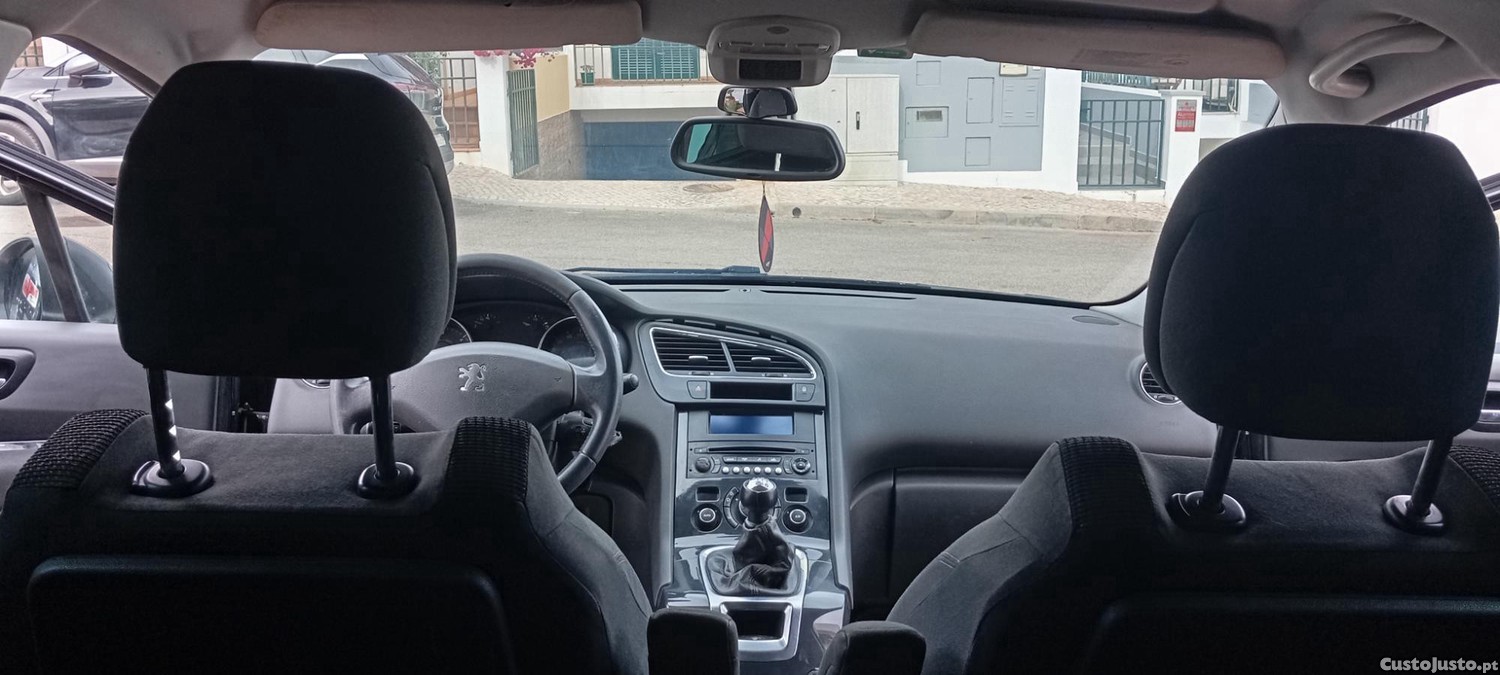 Peugeot 5008 Allure, 7 lugares, 5 portas, 112 CV, de 2012 com 296422 km. — fotografia 3