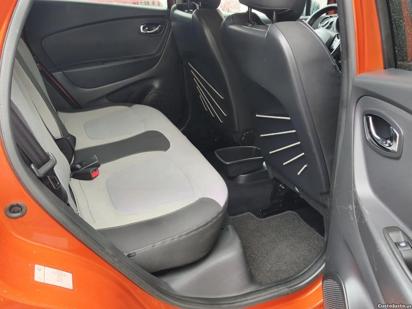 Renault Captur dCi 90 EDC Dynamique — fotografia 3