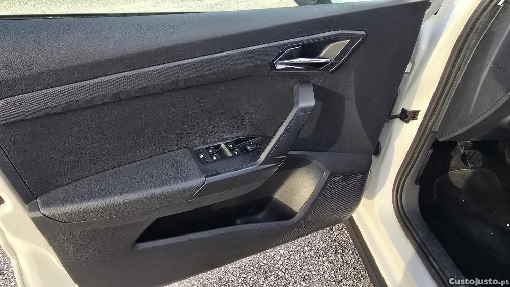 SEAT Arona 1.6 TDI Style — fotografia 17