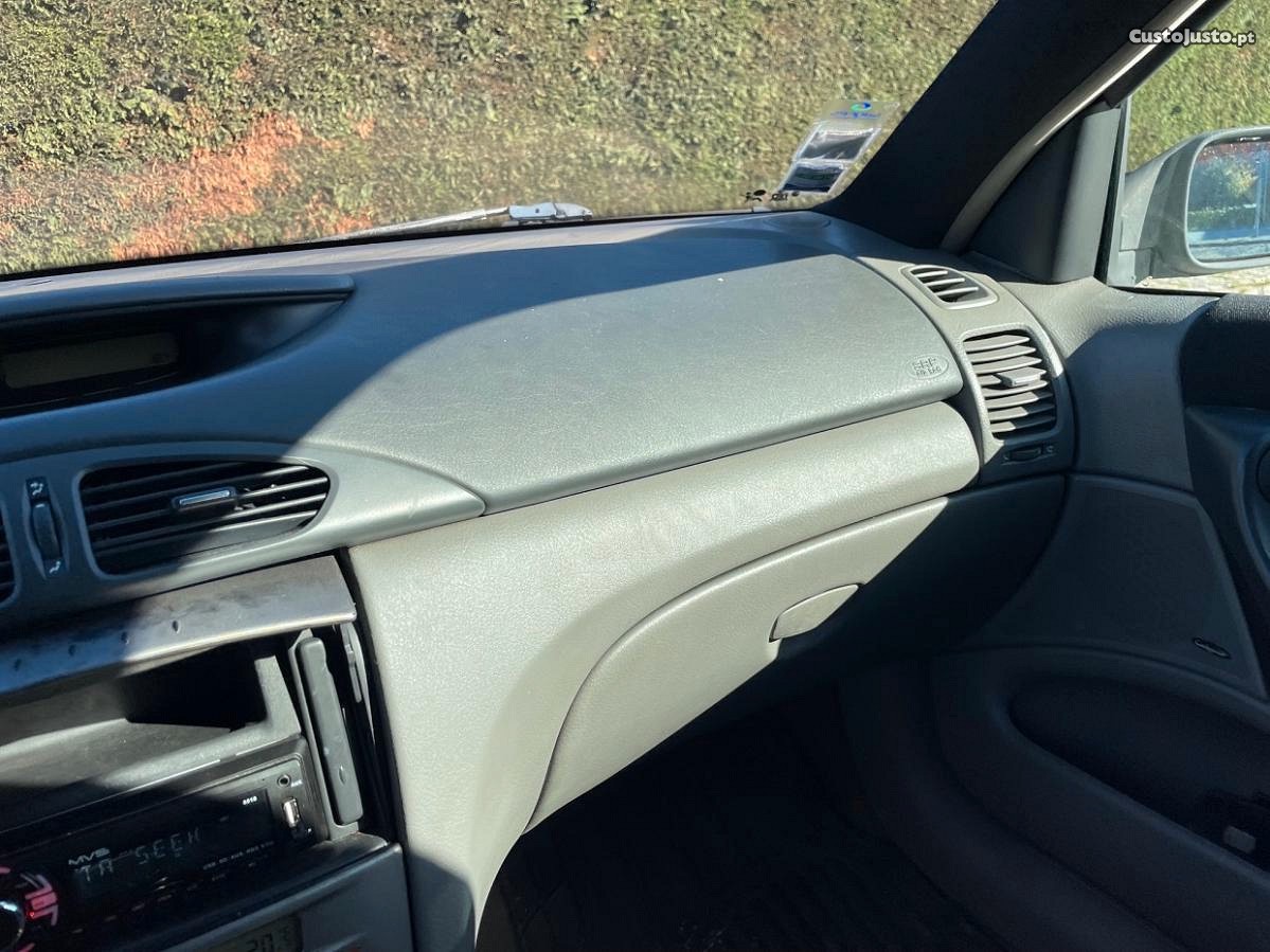 Renault Laguna 1.9 DCi — fotografia 3