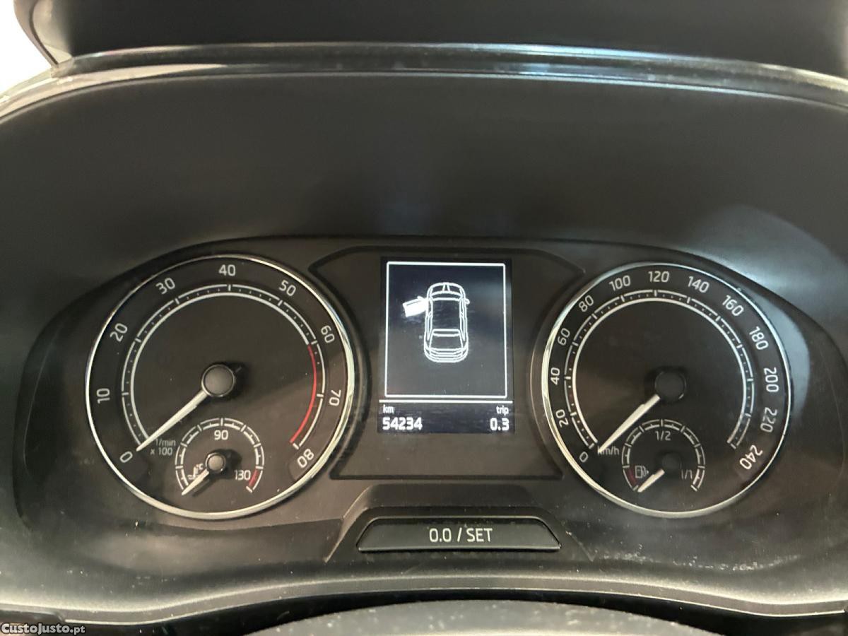 Skoda Fabia 1.0 Active — fotografia 4