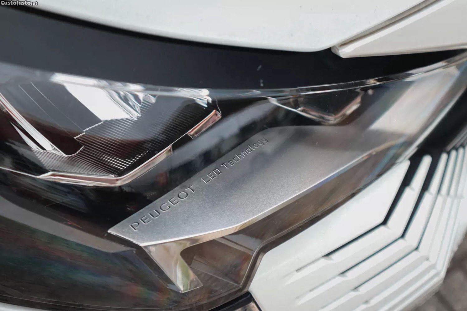 Peugeot 3008 1.6 hybrid active pack e-eat8 — fotografia 3