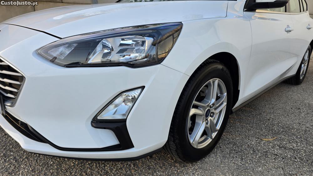 Ford Focus 1.5 TDCi EcoBlue Con — photo 3