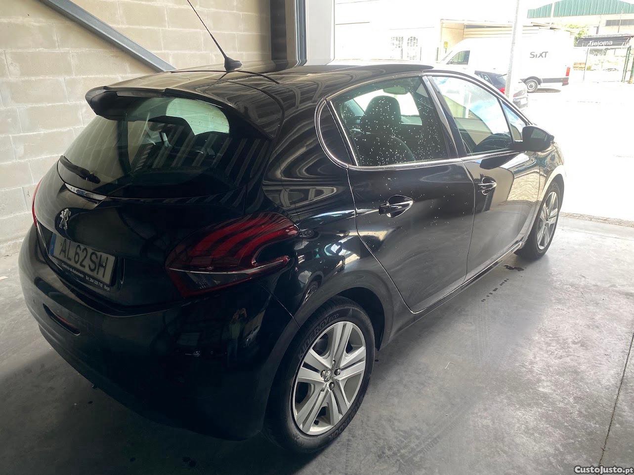 Peugeot 208 1.6 Hdi — fotografia 6