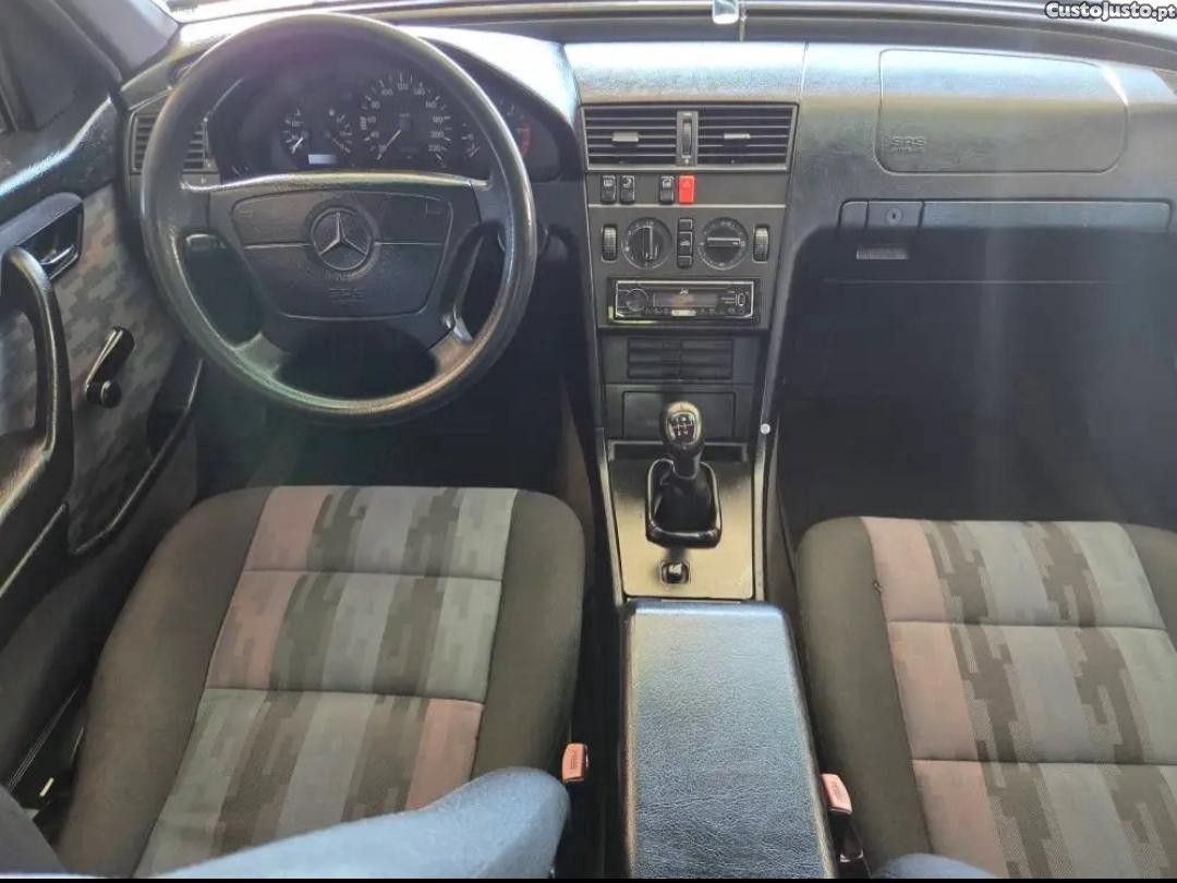 Mercedes-Benz C 200 W202 — fotografia 8