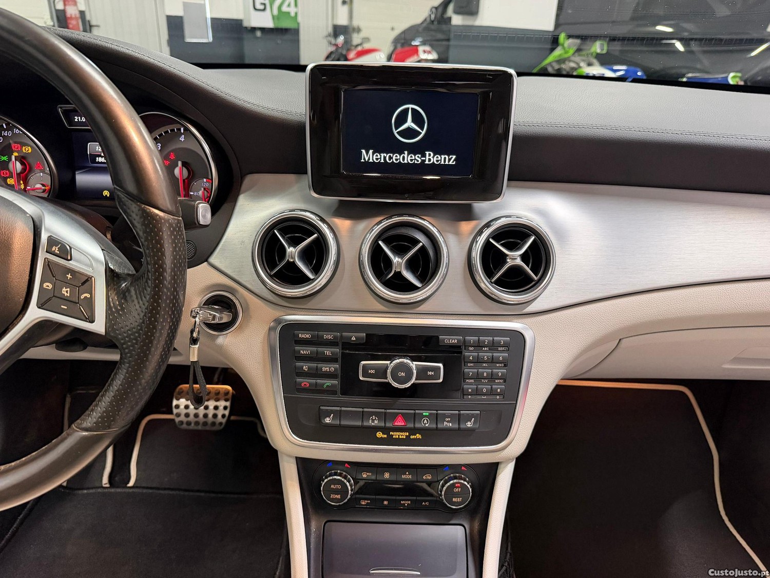 Mercedes-Benz GLA 220 CDI 7G-DCT AMG Line — fotografia 10