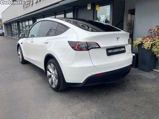 Tesla Model Y Long Range Dual Moto — fotografia 24