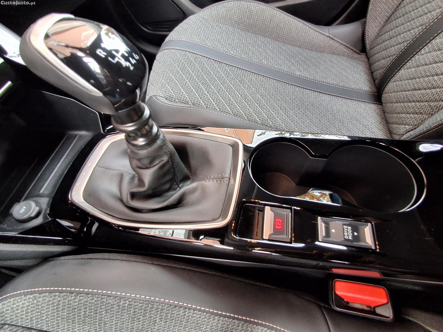 Peugeot 208 ALLURE — fotografia 5