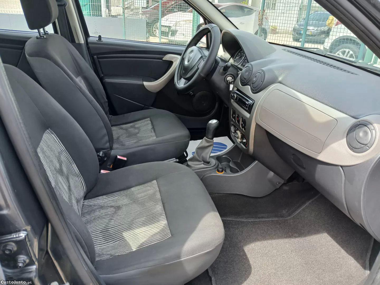 Dacia Sandero 1.2 16v confort — fotografia 3