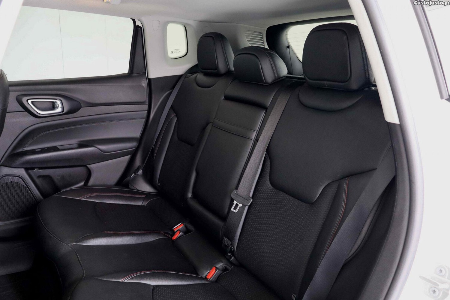 Jeep Compass 1.3 TG Trailhawk — fotografia 23