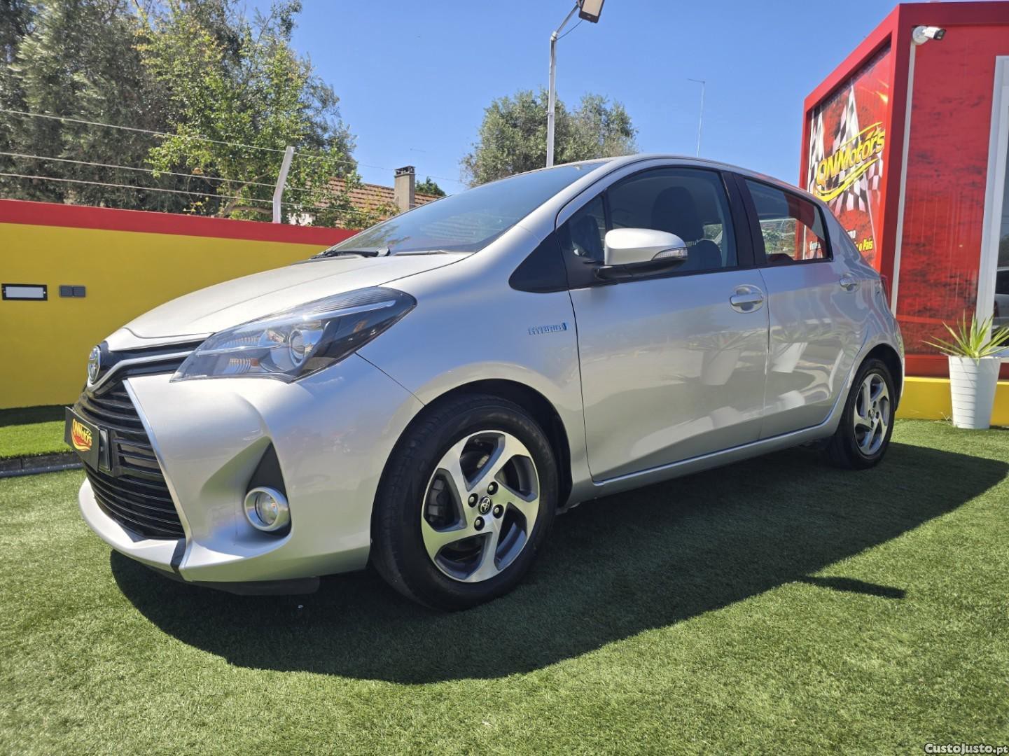 Toyota Yaris 1.5 HSD Comfort — fotografia 18