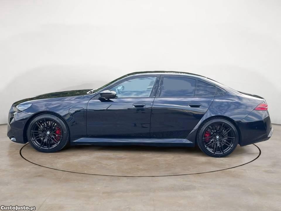 BMW M5 xDrive — fotografia 15
