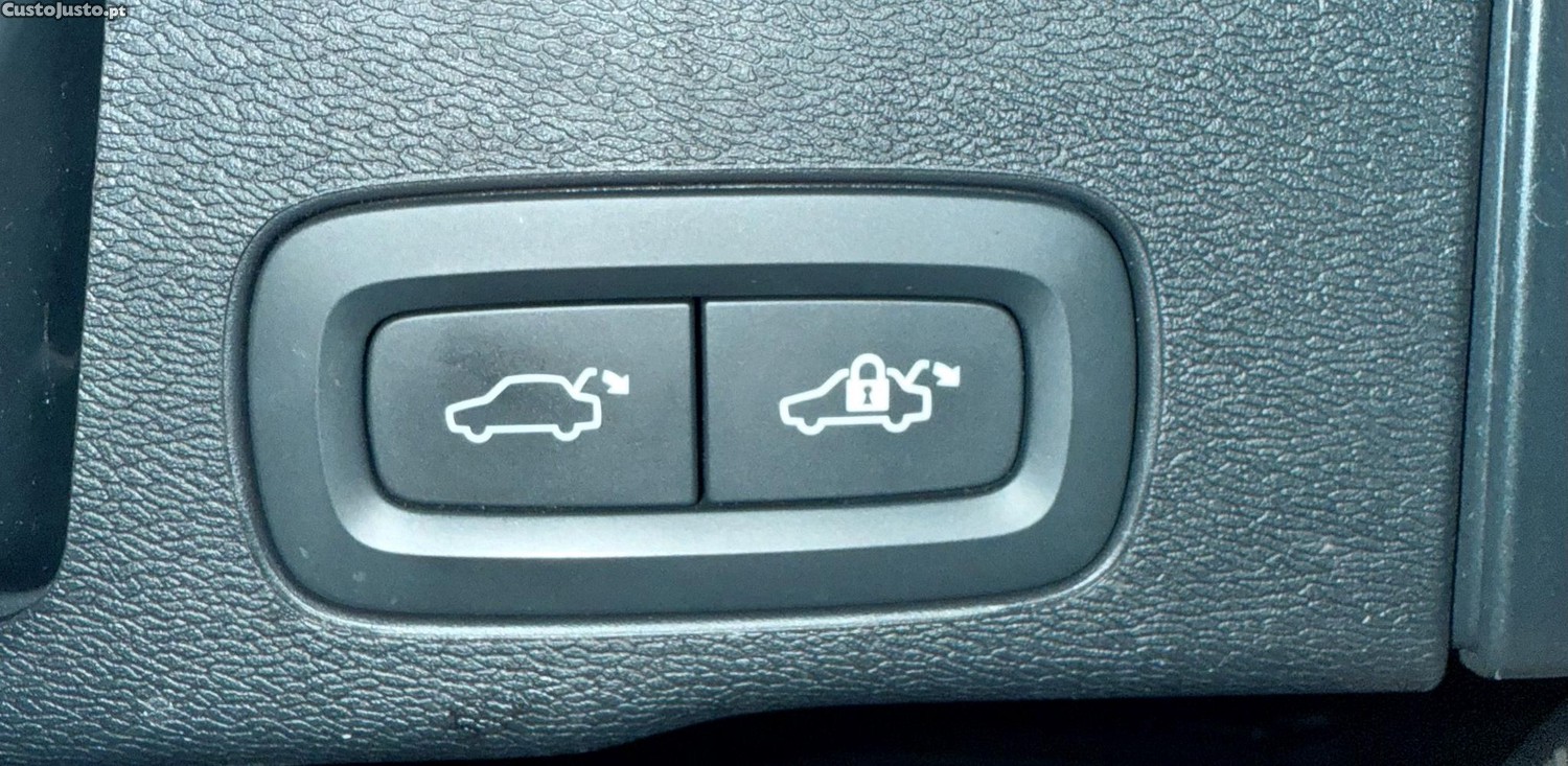 Volvo XC 60 B4 — fotografia 11